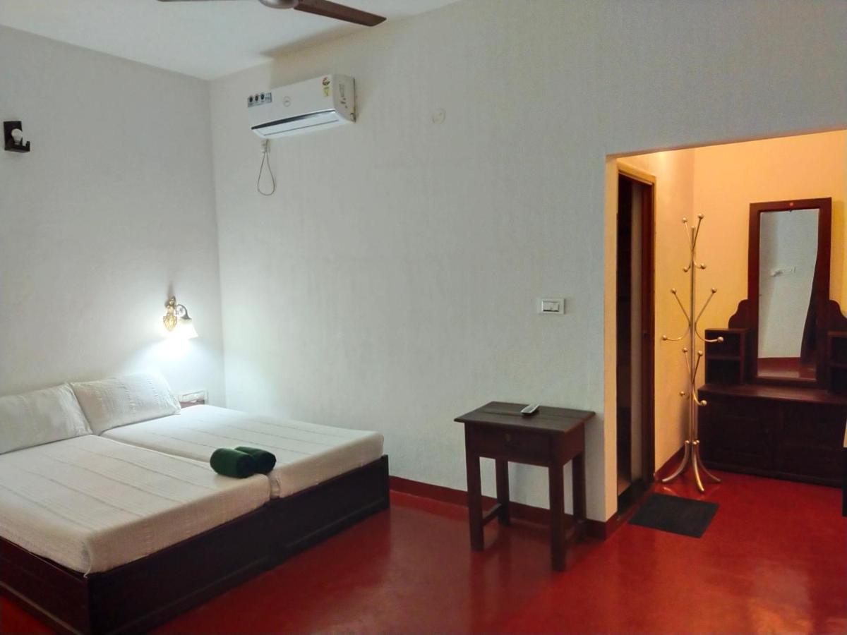 Marari Beach Clleetus Homestay Mararikulam Rum bild